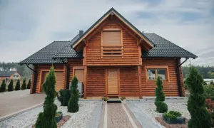 Ile kosztuje budowa domu drewnianego pod klucz? Sprawdź ceny i czynniki wpływające na koszty