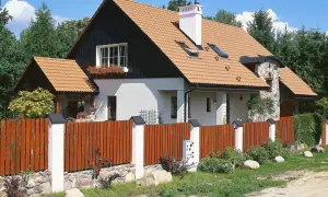 Jak ocieplić dom drewniany wełną mineralną i uniknąć błędów