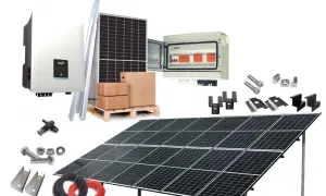 Kompletna instalacja fotowoltaiczna 5 kW z montażem: panele, inwerter, skrzynka z zabezpieczeniami, kable i akcesoria montażowe.