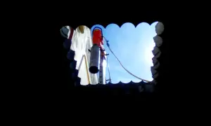 Jak wyciąć otwór w stropie na schody bez ryzyka uszkodzeń?