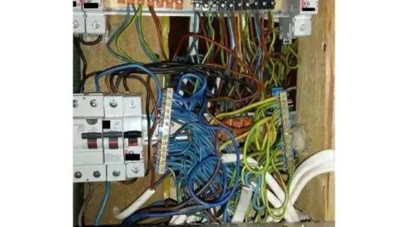 Jakie przewody elektryczne do domu drewnianego - uniknij niebezpieczeństw