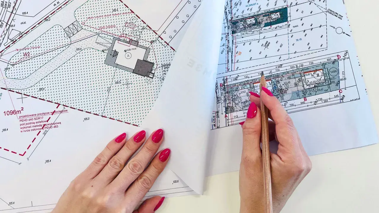 Mapa do celów projektowych cena: szczegółowy plan terenu z zaznaczonymi przyłączami i budynkami, idealny do planowania inwestycji.