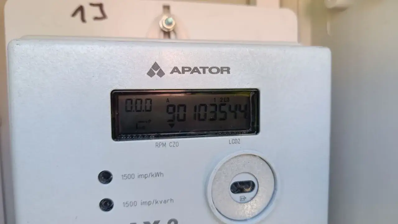 Cyfrowy licznik energii elektrycznej APATOR. Numer odczytu: 90103544. Jak odczytać licznik prądu Tauron? To proste!