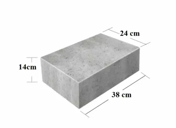 Szary bloczek betonowy o wymiarach 38x24x14 cm. Zastanawiasz się, ile waży bloczek betonowy?