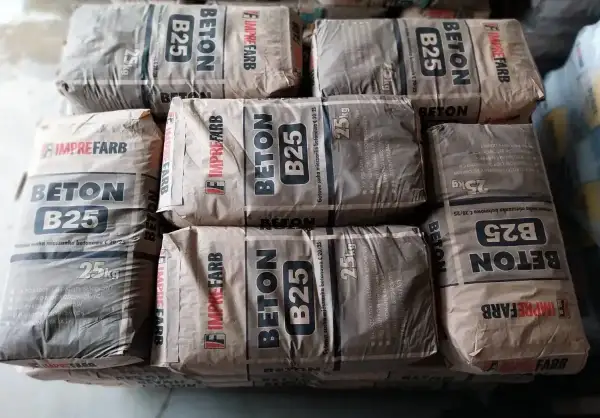 Siedem worków betonu B25 po 25 kg każdy. Ile worków betonu na m3? Zależy od potrzeb, ale to dobry początek.