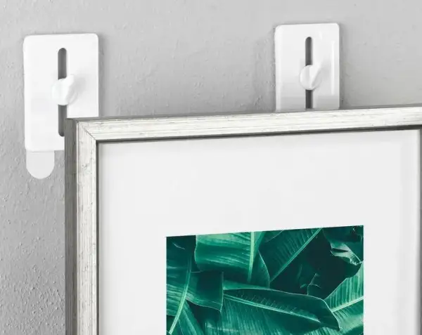 Jak przykleić zdjęcia na ścianę bez wiercenia i uszkodzeń